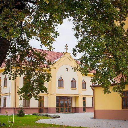 Mamre Szallo Гайдубесермень Екстер'єр фото